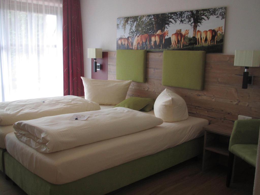 Haflingerhof Otel Roßhaupten Oda fotoğraf