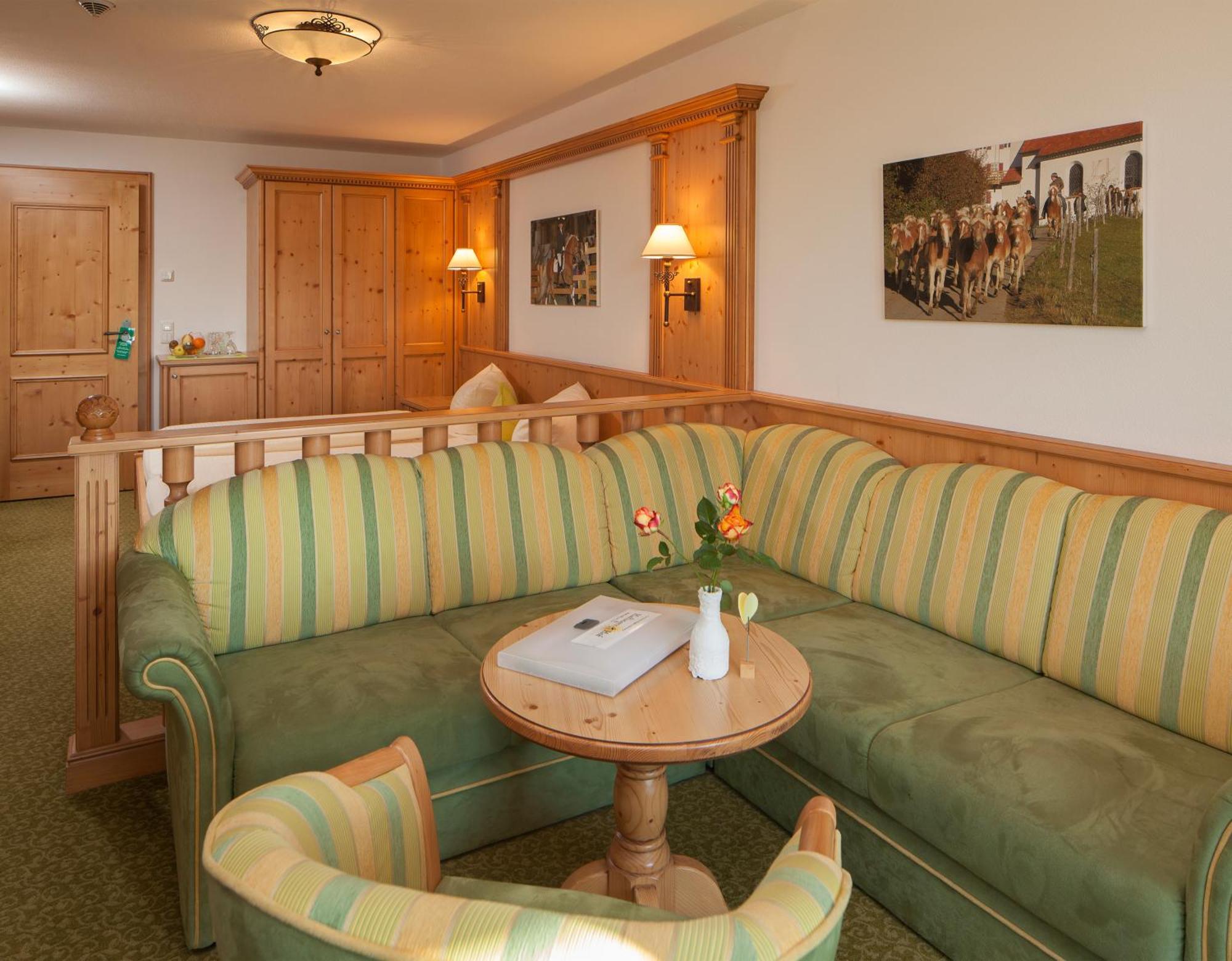 Haflingerhof Otel Roßhaupten Oda fotoğraf
